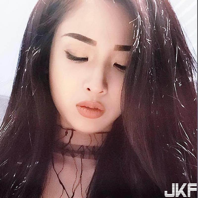 爆乳林依晨4ni？性感越南妹「深V嫩奶」好好看！還有誘人馬甲線！