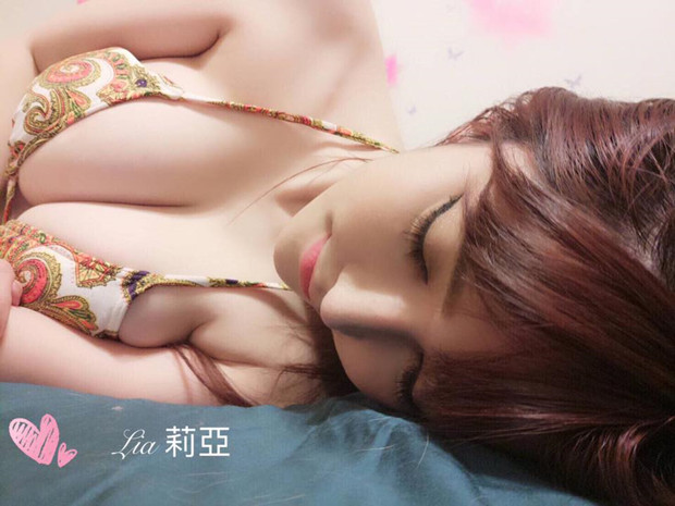 乳不聚何以聚人心！「猛妹挾胸器」出沒…男士們別撐了快「繳械投降」