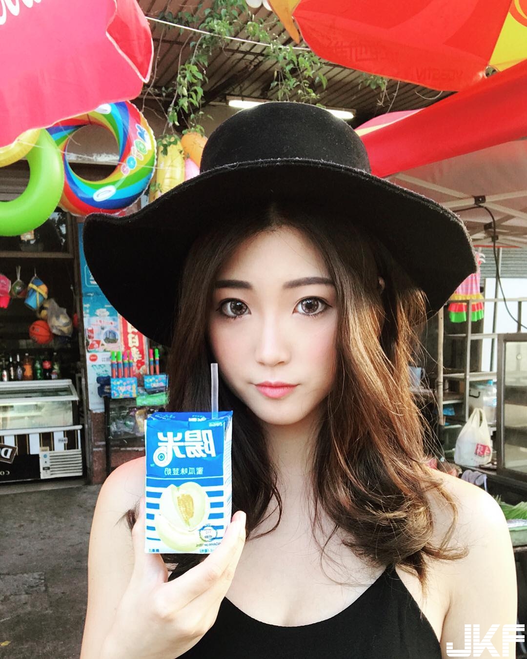 賽車女神「美臀微笑線」好搶鏡！堅挺美乳的完美身材讓人噴鼻血&#8230;