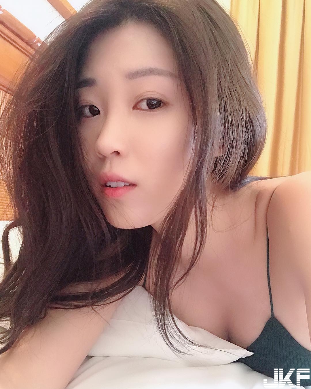 賽車女神「美臀微笑線」好搶鏡！堅挺美乳的完美身材讓人噴鼻血&#8230;