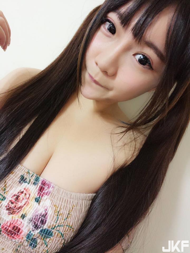 【博狗扑克】渴了來一杯!「爆乳妹」獻上「家庭號鮮奶」…網友:果然濃~醇~香~ 【博狗扑克】渴了來一杯!「爆乳妹」獻上「家庭號鮮奶」…網友:果然濃~醇~香~