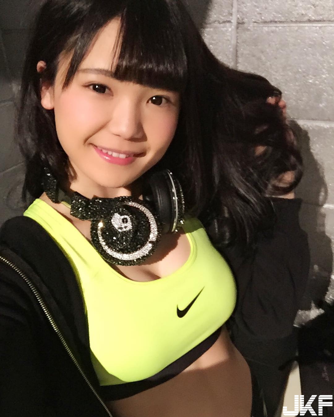 童顏女DJ「乳量滿滿」富有彈性！化身兔女郎&#8230;「渾圓蜜桃臀」好想咬一口！