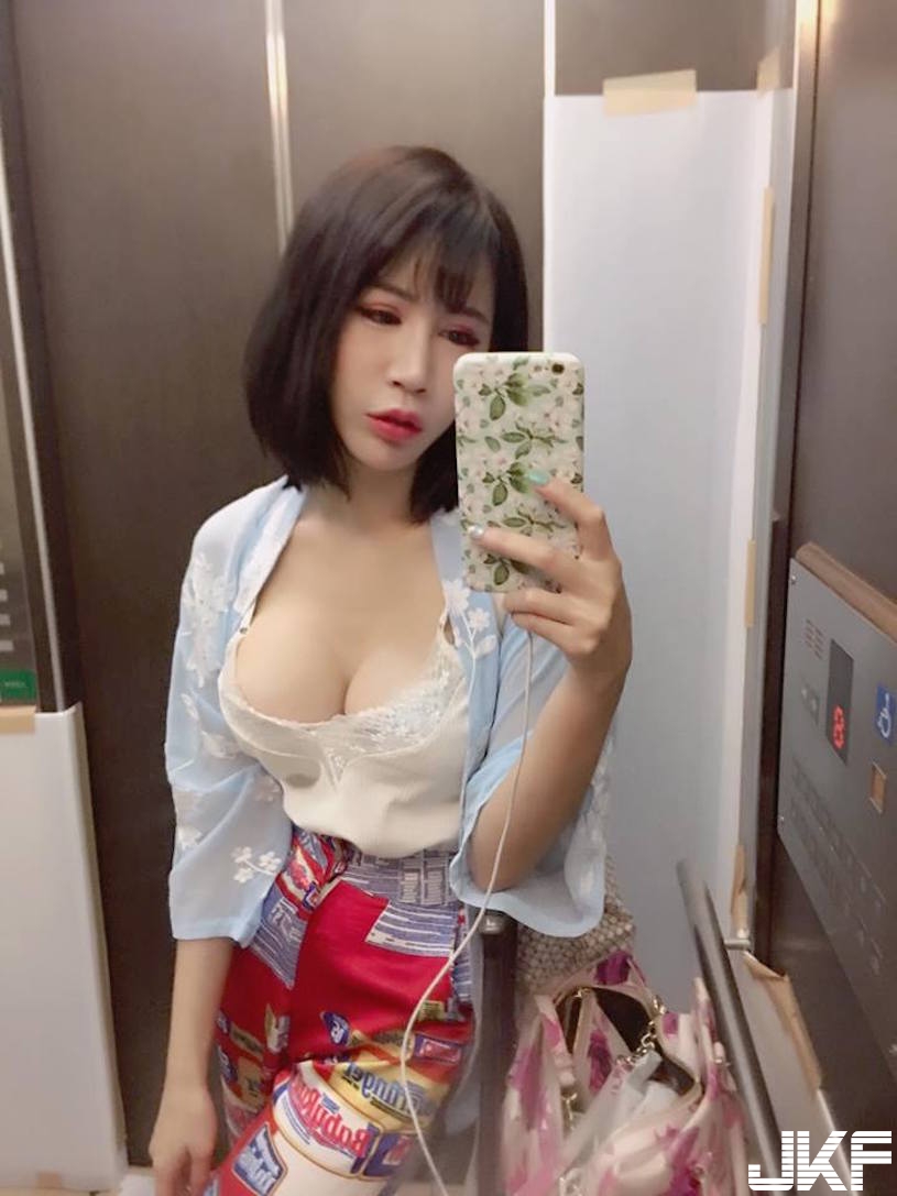 狂！辣妹「爆乳叫外送」穿這樣下樓好壞壞！超清涼服裝讓麥當勞店員賺到了…