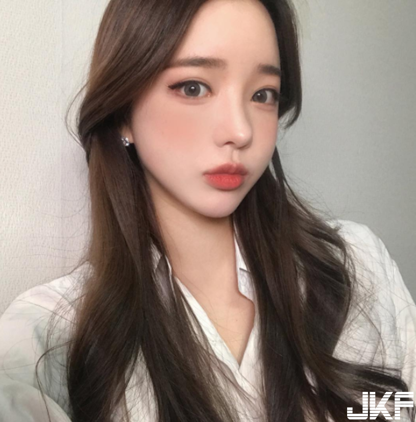 【6upoker】韓國「真人版芭比」！洋娃娃外型超甜美，好讓人心動喔～