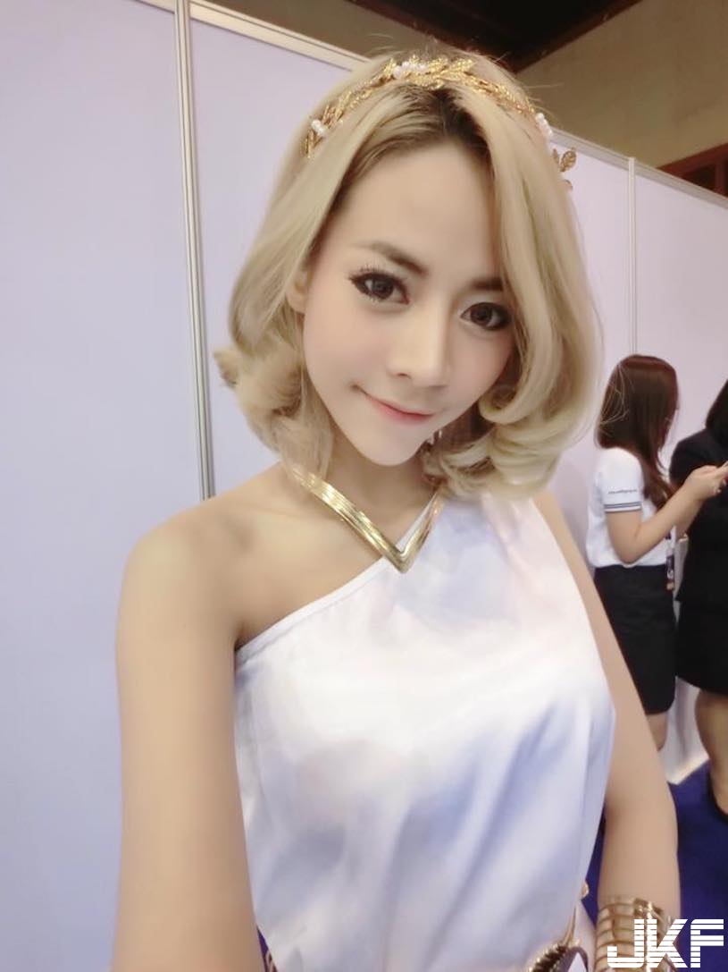 超兇泰國妹子！　「渾圓美乳」外露，緊身背心快爆出來了！
