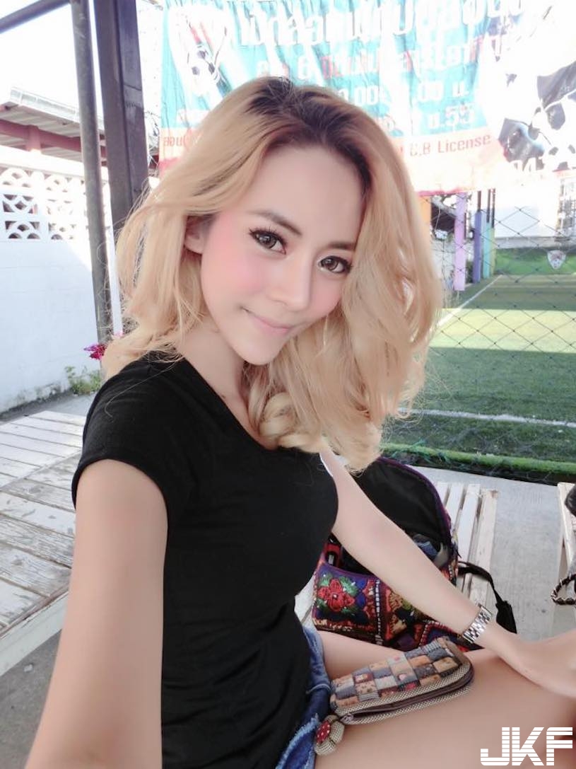 超兇泰國妹子！　「渾圓美乳」外露，緊身背心快爆出來了！