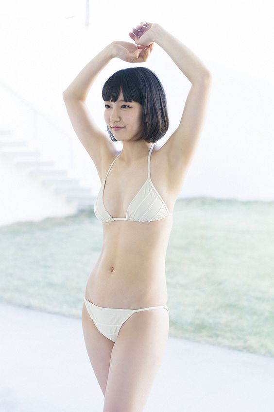 激爆乳E奶的惡魔系小狐狸「吉岡里帆」，誘人的白皙奶快從比基尼爆出來拉～～