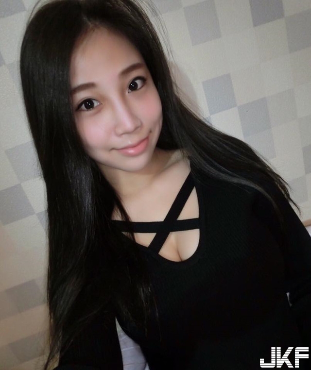 好兇～「H」appy美眉意外被衣服出賣！藏不住的那股狠勁讓人越看越嗨