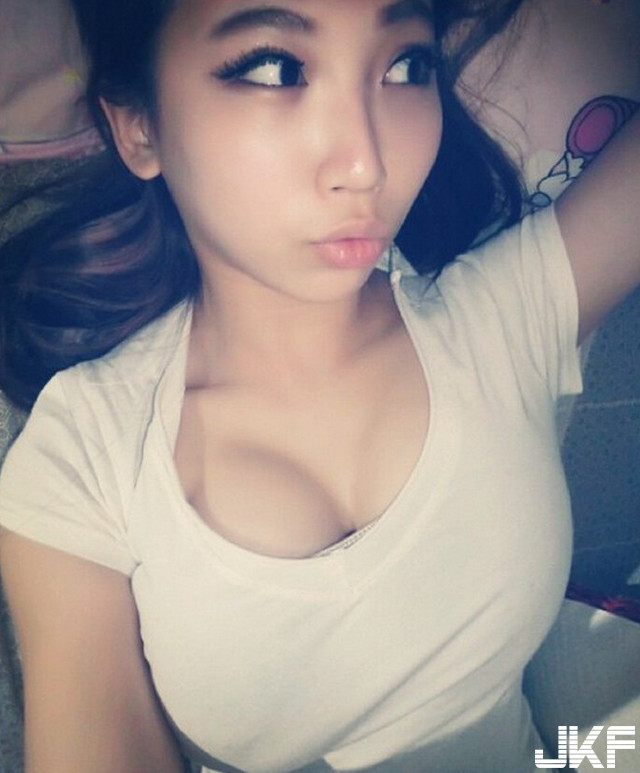 好兇～「H」appy美眉意外被衣服出賣！藏不住的那股狠勁讓人越看越嗨