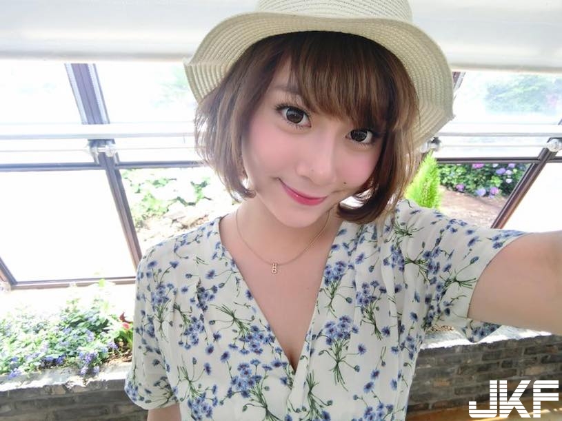 超性感實況主！　鏤空衣蹦出「雪白美乳」，一彎腰就讓人噴鼻血！