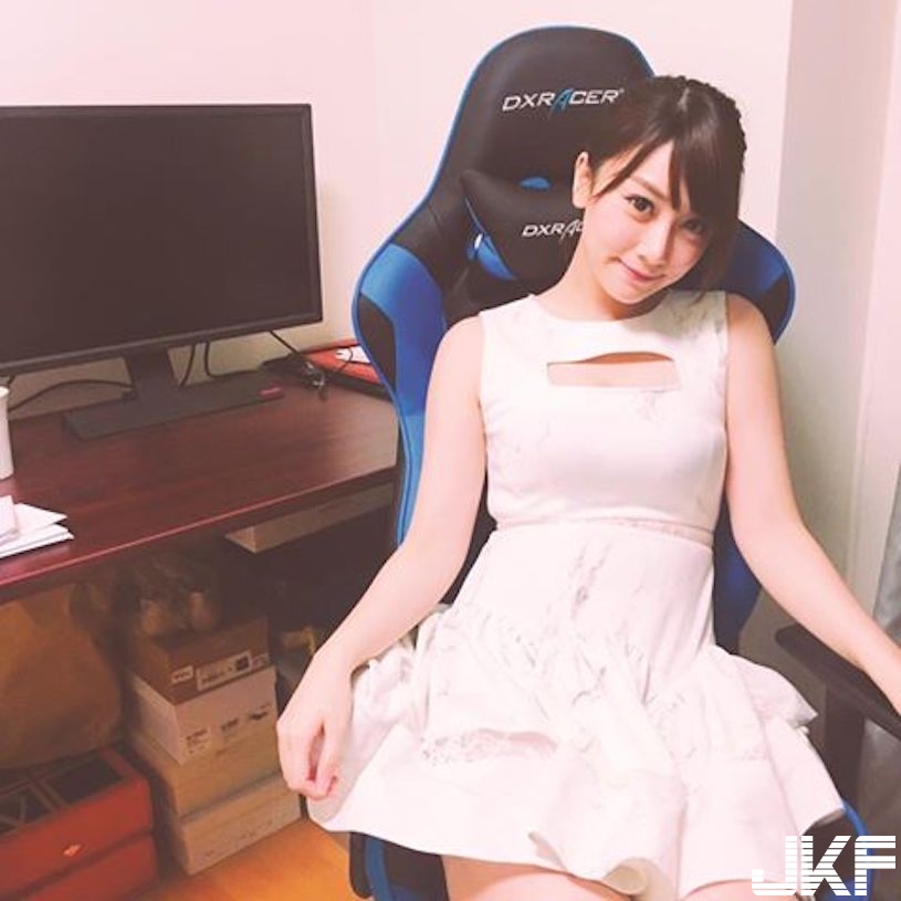 超性感實況主！　鏤空衣蹦出「雪白美乳」，一彎腰就讓人噴鼻血！