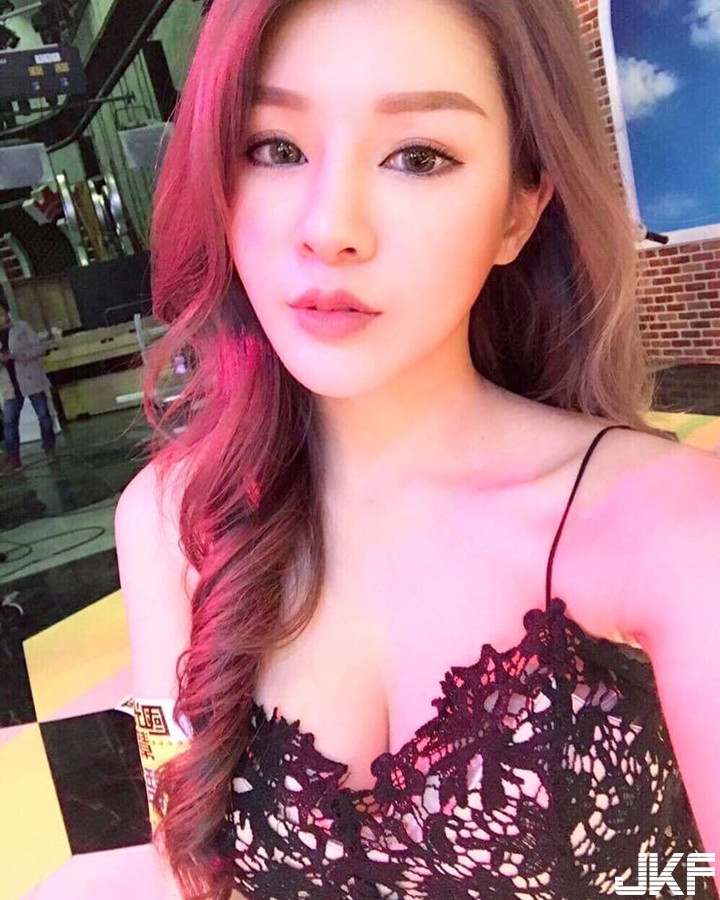 深夜食堂！「國光女神」性感秀廚藝　短褲配美腿讓人忍不住全程緊盯