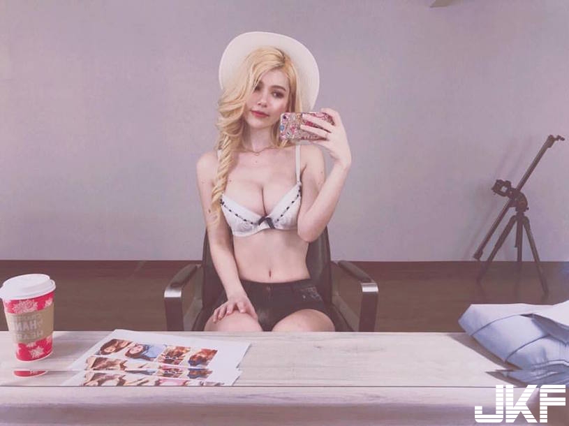 便利商店「白皙美乳女孩」爆乳視角太犯規！超邪惡畫面真讓人受不了…