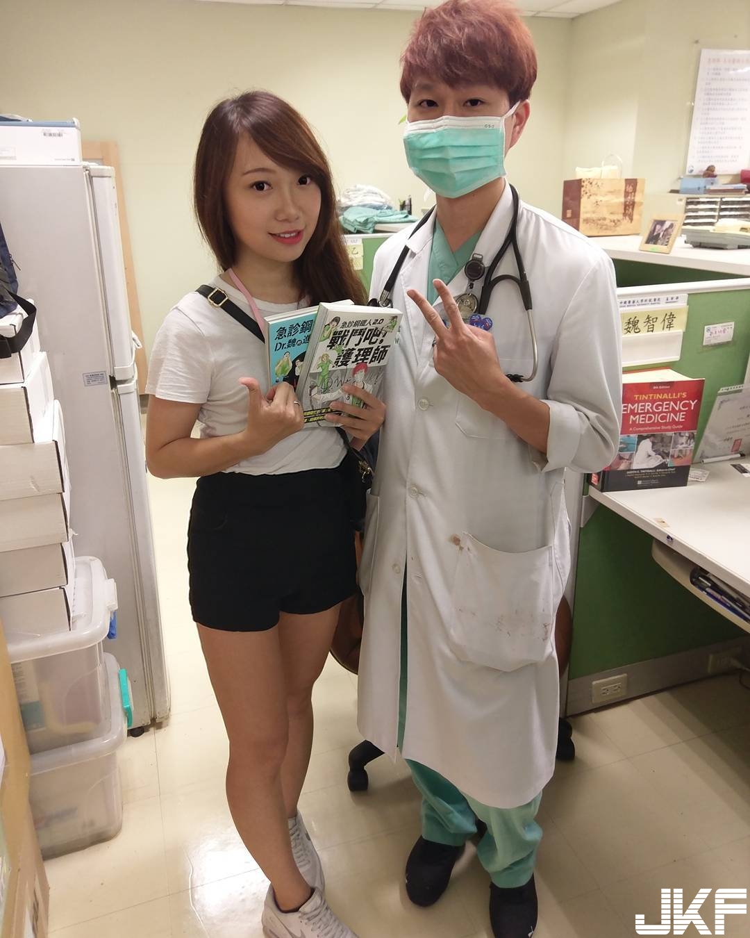 神到了！「可愛護理師」化身金鋼狼要打針！凶狠模樣讓病人乖乖治療！