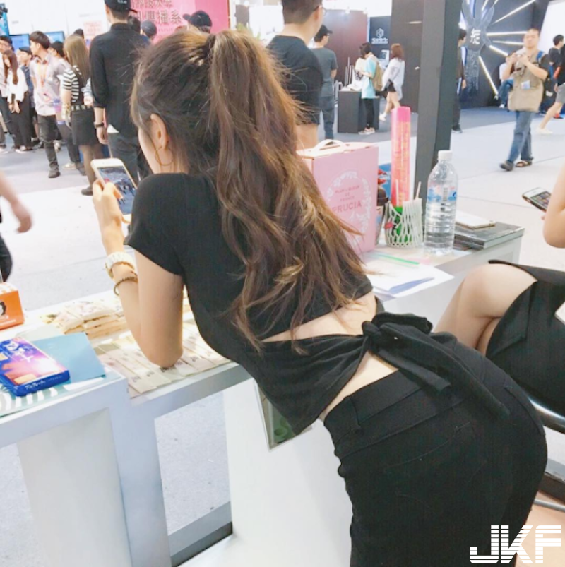 台南好市多驚見「運動爆乳妹」！小露細腰好性感！IG裡更多美照&#8230;