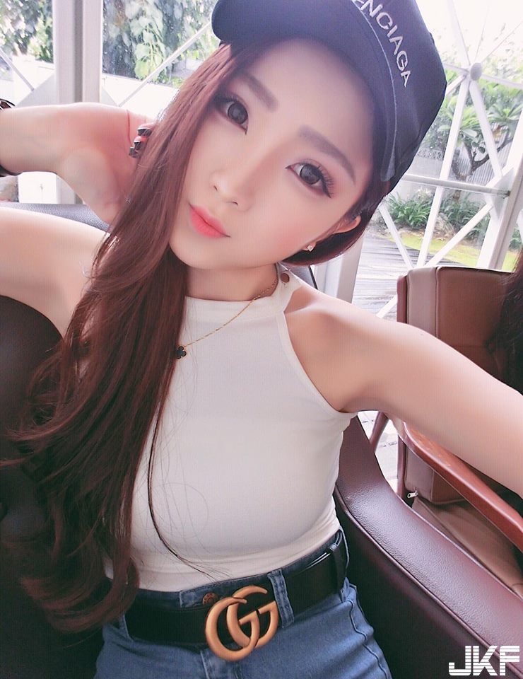 極致背殺！完美身材！台中「真人版芭比」美到不要不要
