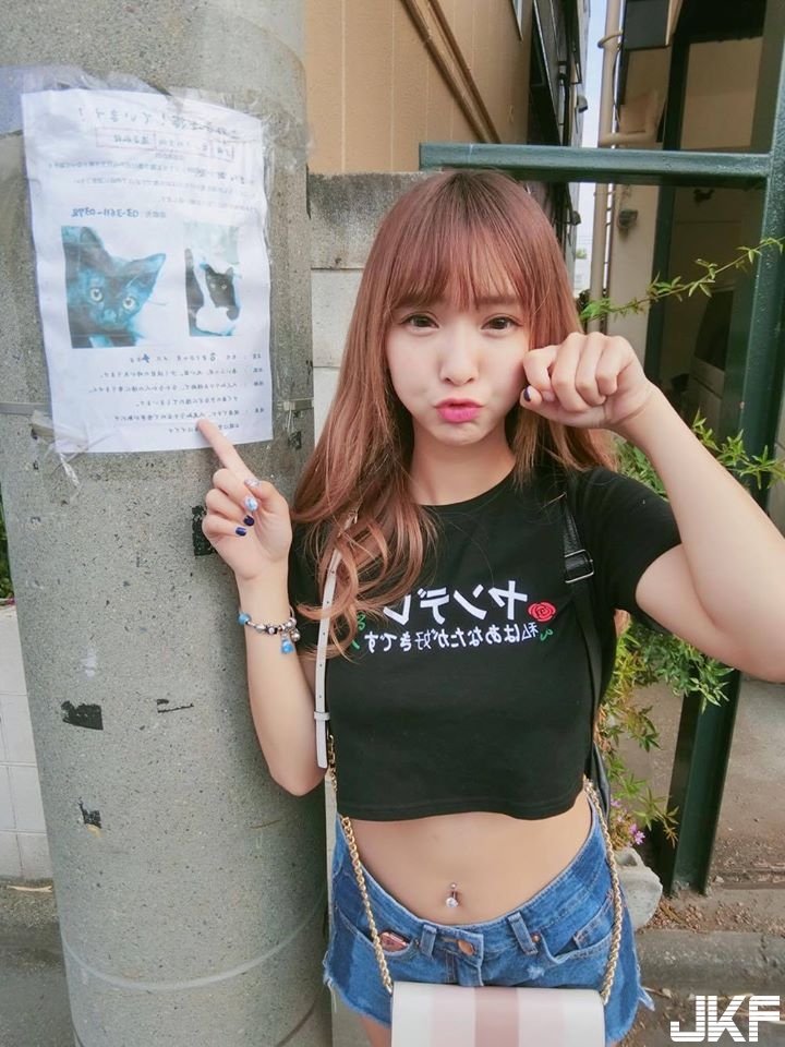 最強小隻馬出戰！渾圓「爆奶甜心」比基尼快被撐爆！畫面好猛…