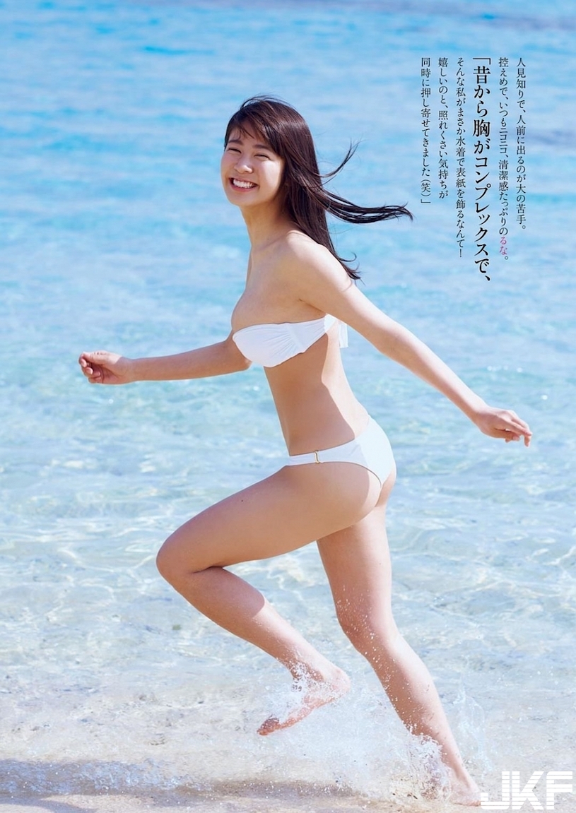 日本最夯！萌妹子泳池擠「波濤乳浪」火辣拍攝清涼寫真
