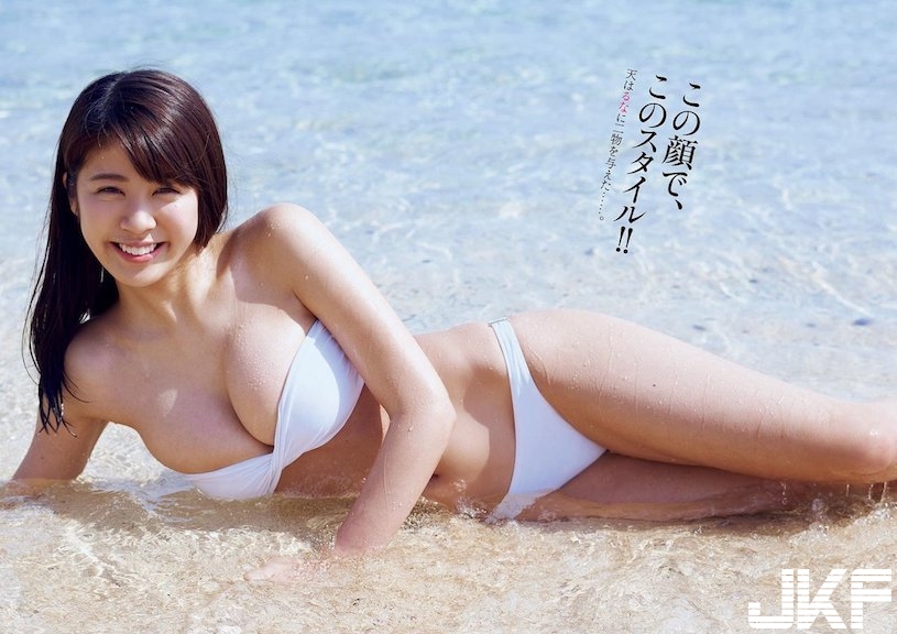 日本最夯！萌妹子泳池擠「波濤乳浪」火辣拍攝清涼寫真