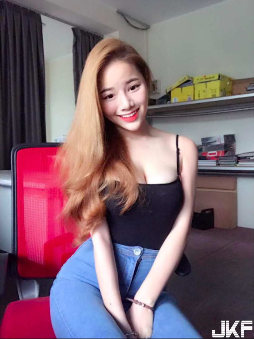 有夠爆！網瘋傳「美胸正妹」快把衣服撐破！超邪惡事業線讓人無法離開視線&#8230;