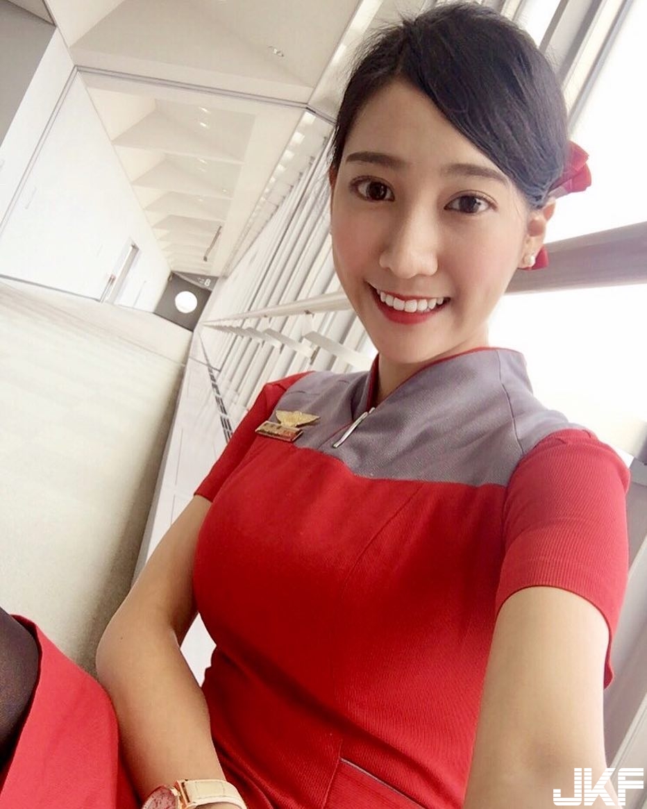 華航空姐身材超有料！緊繃制服底下的好身材…比基尼照露餡了！
