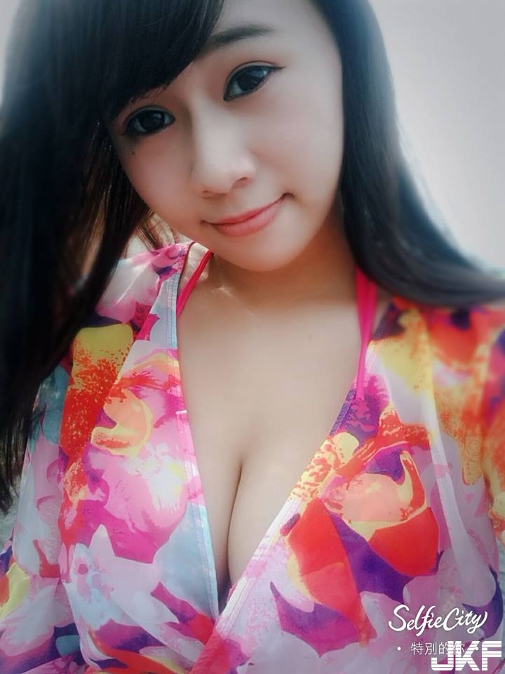 殺手級胸器！白嫩飽滿的「終極南半球」！衣服撐不住啦！