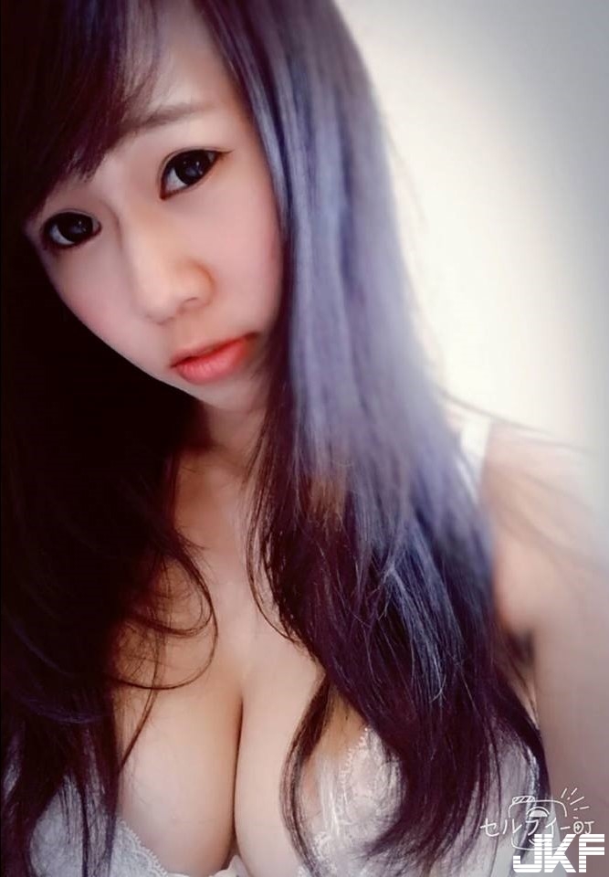 殺手級胸器！白嫩飽滿的「終極南半球」！衣服撐不住啦！