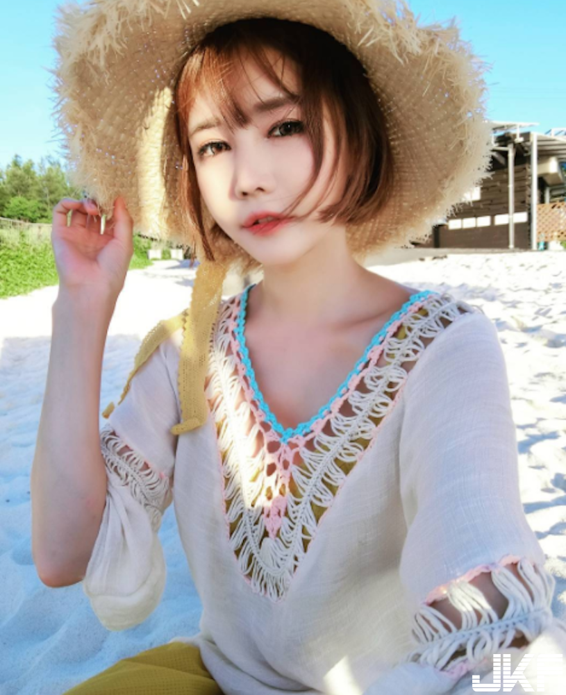 辣妹海邊性感大爆奶！　「比基尼乳量」快滿出來，實在太犯規了！