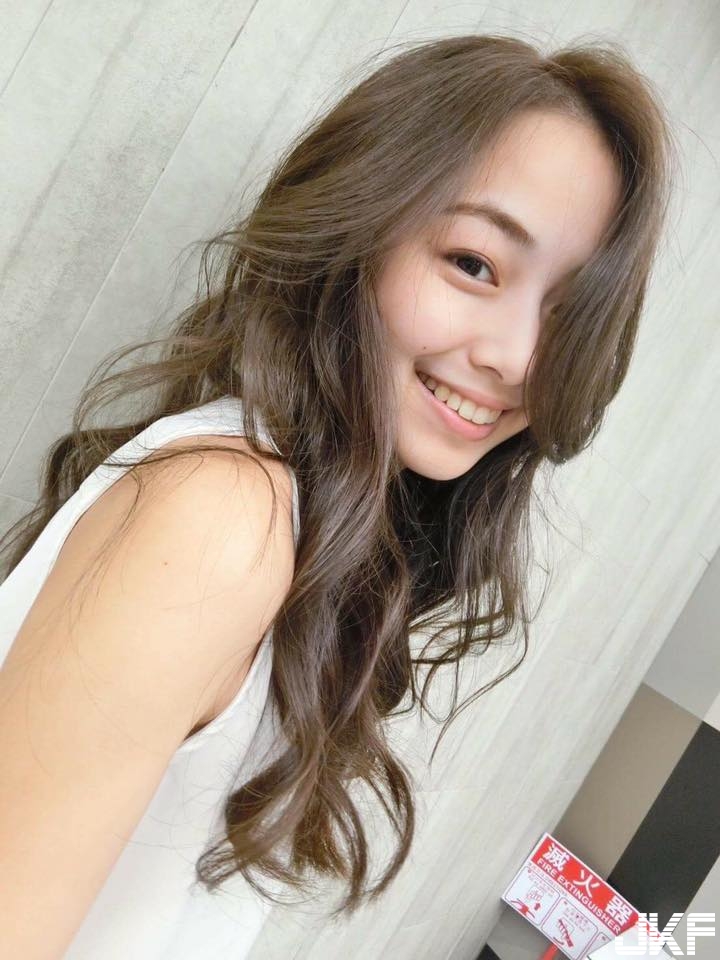 台大美女等級就是不一樣！經濟系正妹空靈高顏值，連身材都很火辣！