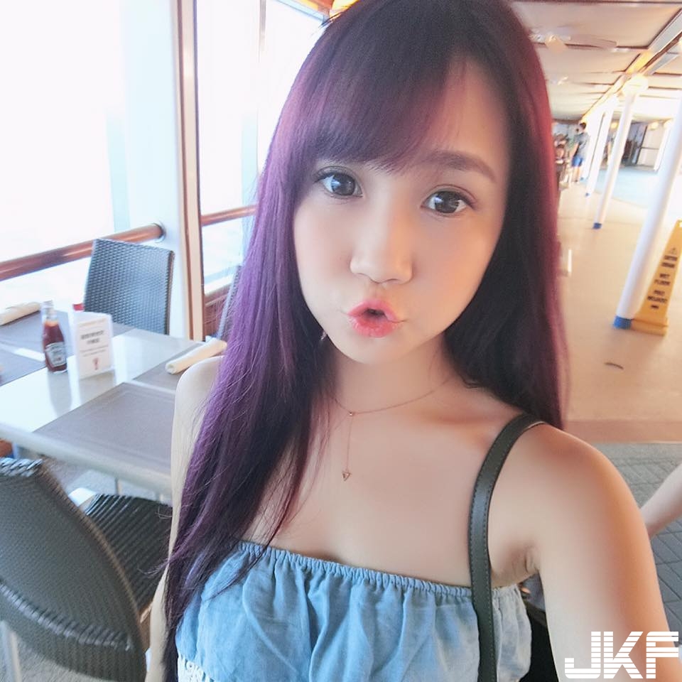 154白皙美肌「美乳小隻馬」太可愛！海灘曬「比基尼」讓人幻想大開