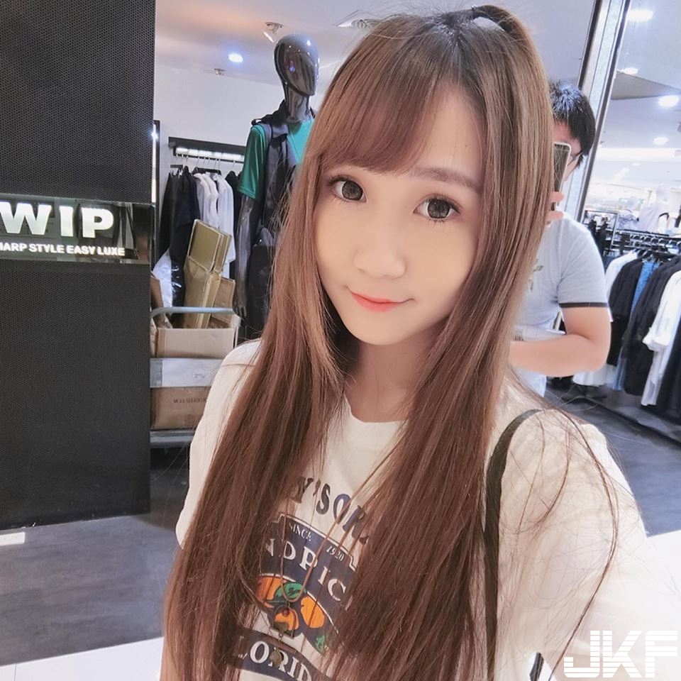 154白皙美肌「美乳小隻馬」太可愛！海灘曬「比基尼」讓人幻想大開