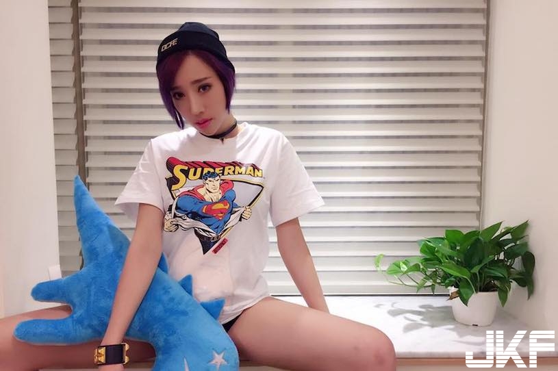 超火辣女DJ！　放音樂加送「性感美乳」，「現場搖擺」嗨翻全場！