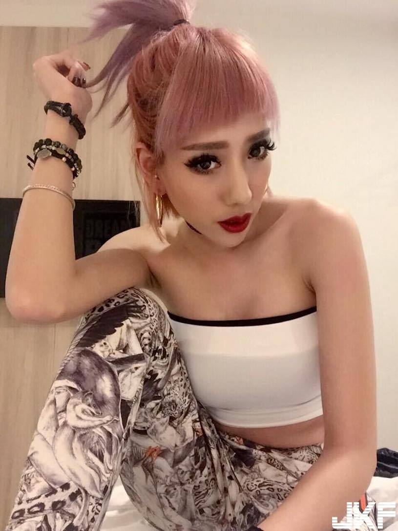 超火辣女DJ！　放音樂加送「性感美乳」，「現場搖擺」嗨翻全場！