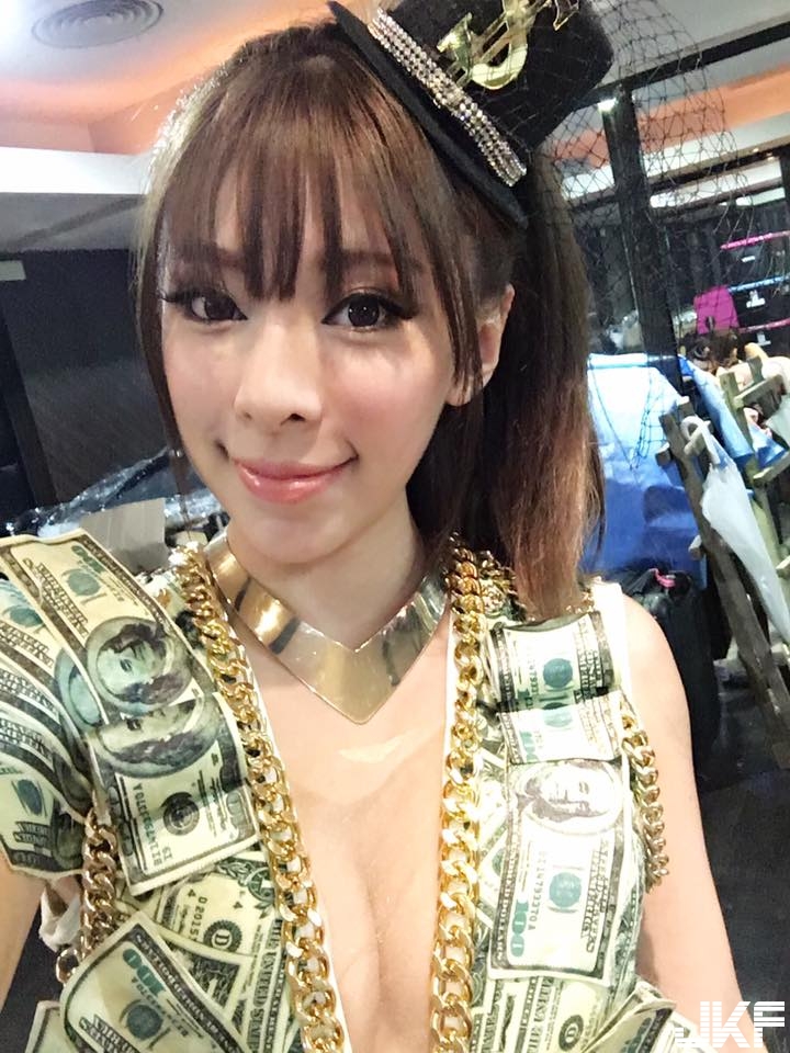 想帶回家當女友！「戀愛女友系」清純正妹露出美乳，網友都被電暈了！