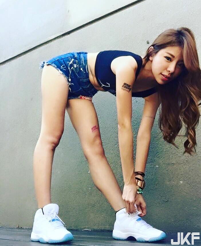 想帶回家當女友！「戀愛女友系」清純正妹露出美乳，網友都被電暈了！