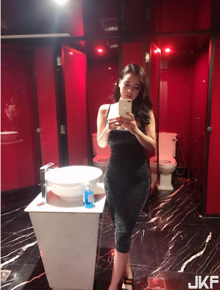 越南爆乳女DJ！光是身材就已經讓全場嗨爆了，下次去越南一定要去夜店HIGH一下了！