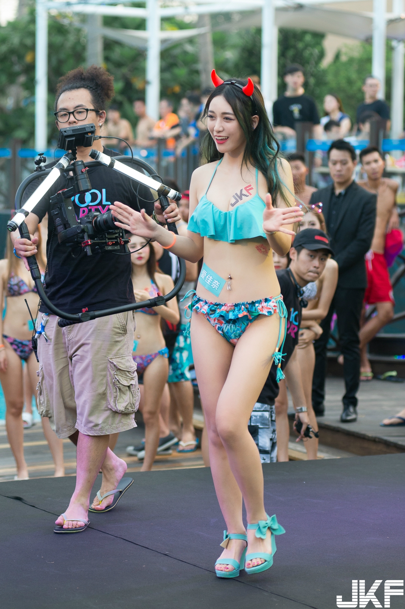 激辛！白色「性感小惡魔」與七彩火辣正妹熱力四射！鼻血噴好噴滿！
