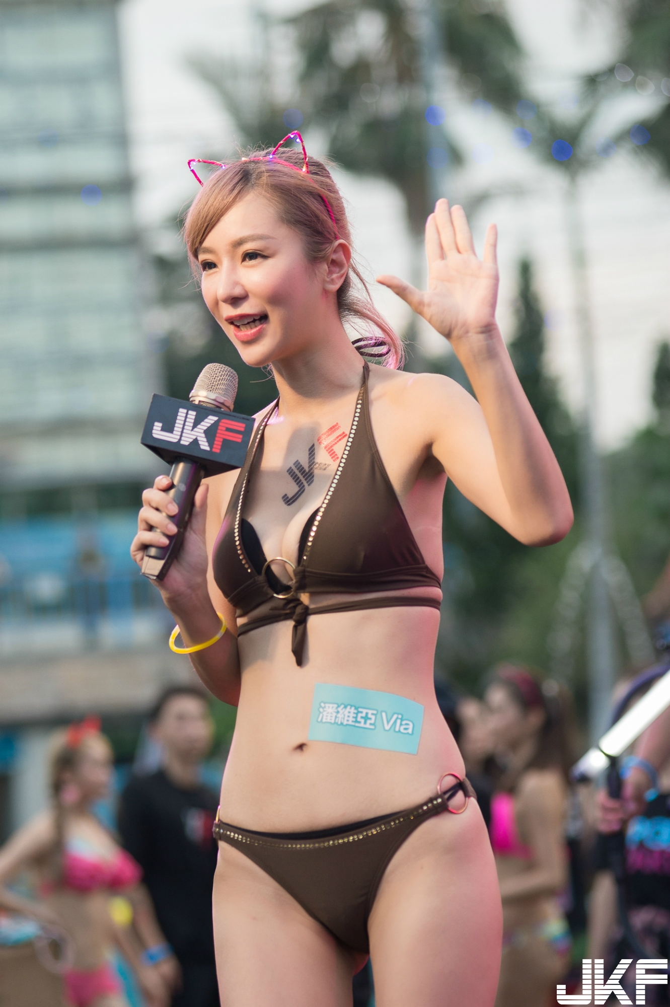 激辛！白色「性感小惡魔」與七彩火辣正妹熱力四射！鼻血噴好噴滿！
