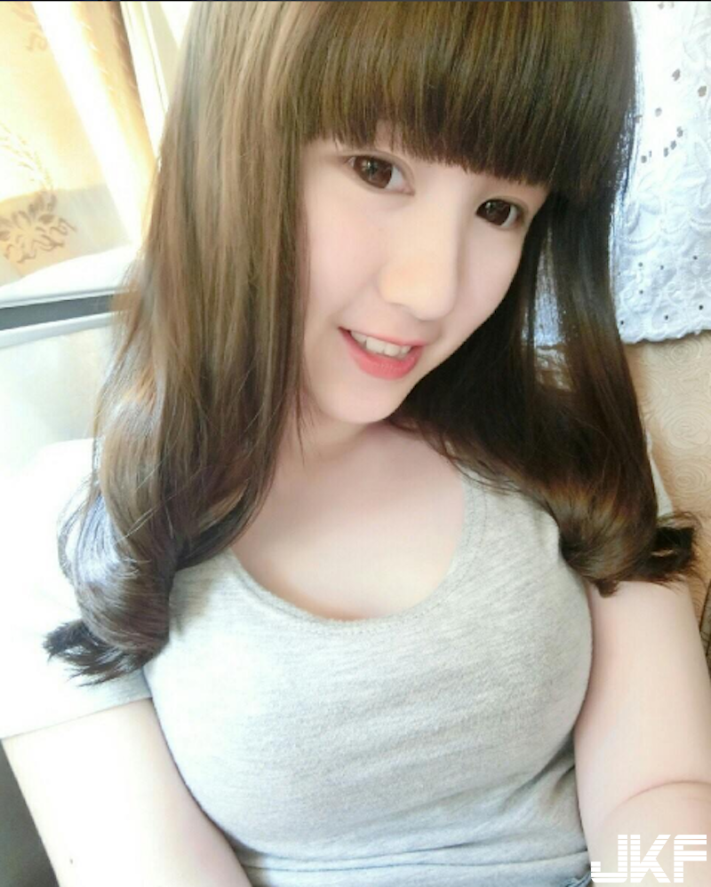 發育太好！莊敬高職童顏美胸「147小隻馬」！制服快被「兩顆渾圓」撐開！