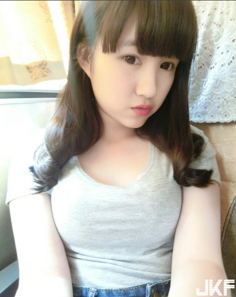 發育太好！莊敬高職童顏美胸「147小隻馬」！制服快被「兩顆渾圓」撐開！