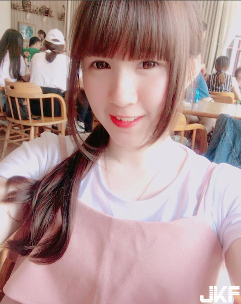 發育太好！莊敬高職童顏美胸「147小隻馬」！制服快被「兩顆渾圓」撐開！
