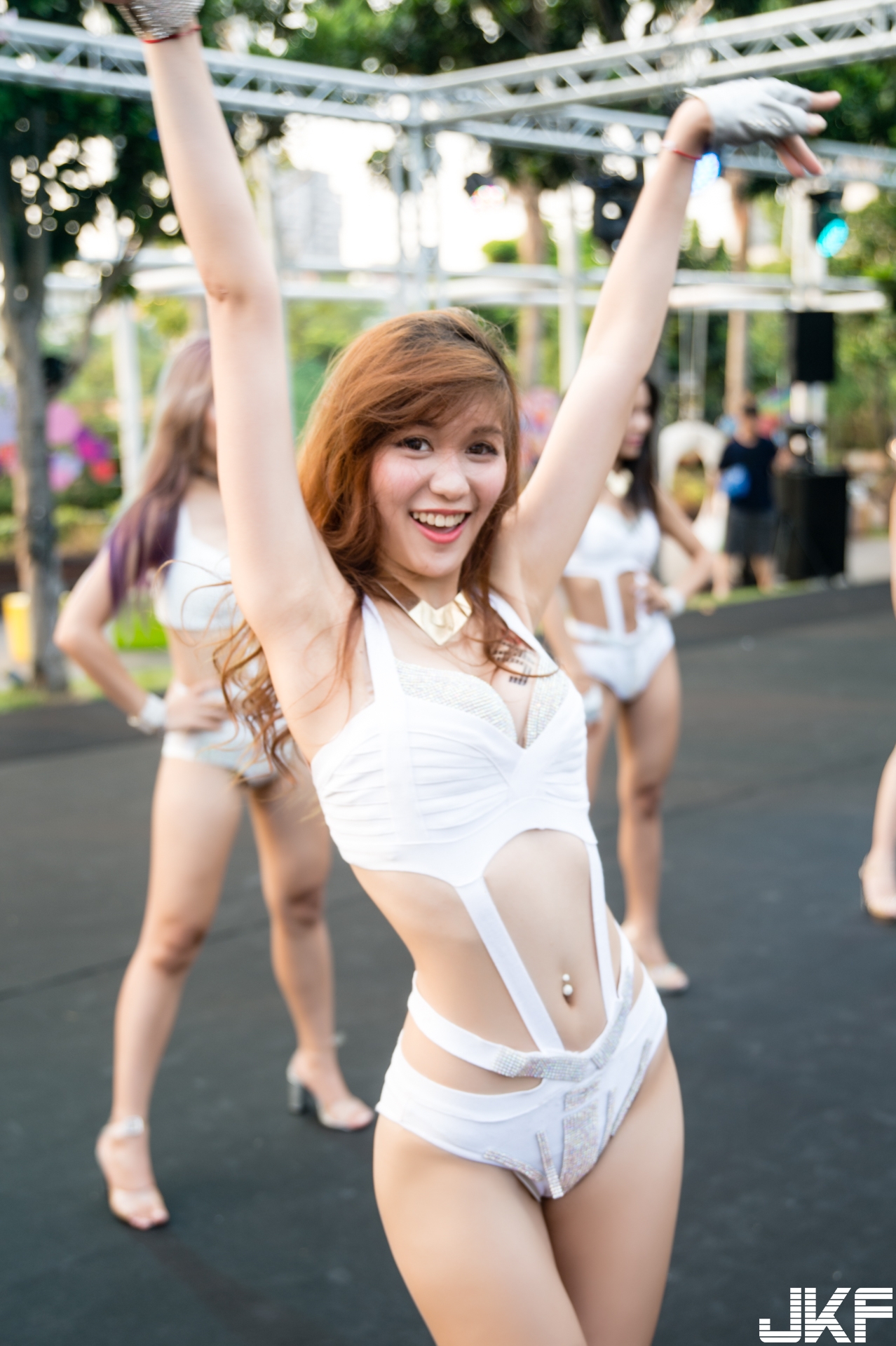 超性感！JKF泳池派對「火辣臀舞」畫面好震撼！全台灣最炸的舞團「Luxy Girls」嗨翻全場