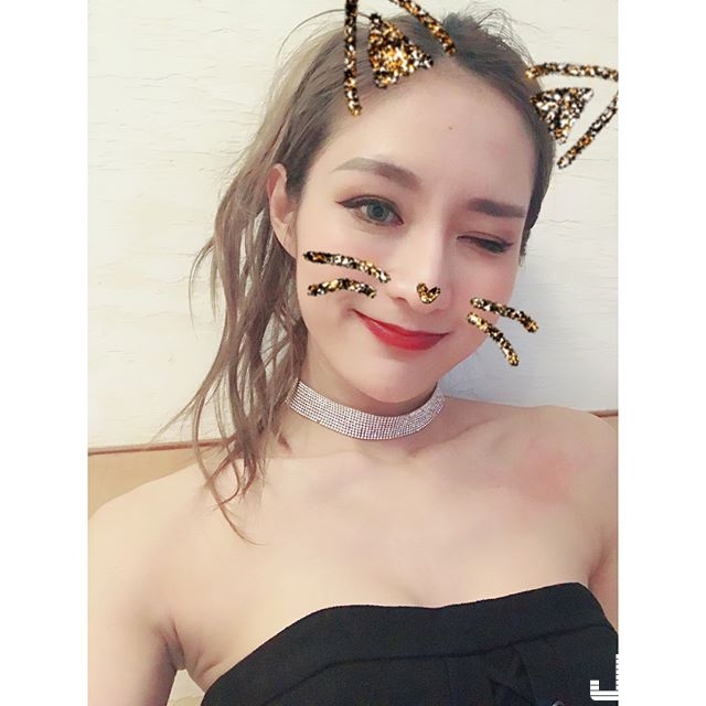 派對惹火尤物DJ「林佩佩」擠爆的胸前巨乳，台下光是看到身材就已經嗨到最高點！