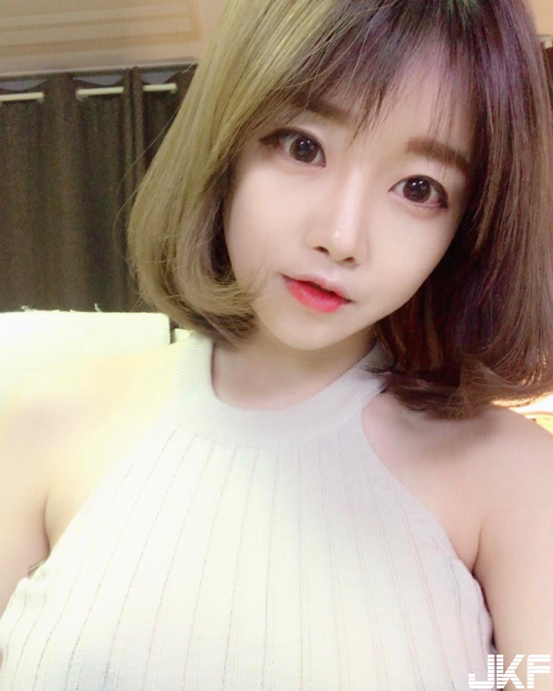 「爆乳直播妹」說話大膽！鏡頭前低胸晃動不斷「熱情邀約」，螢幕前網友又要暴動啦！
