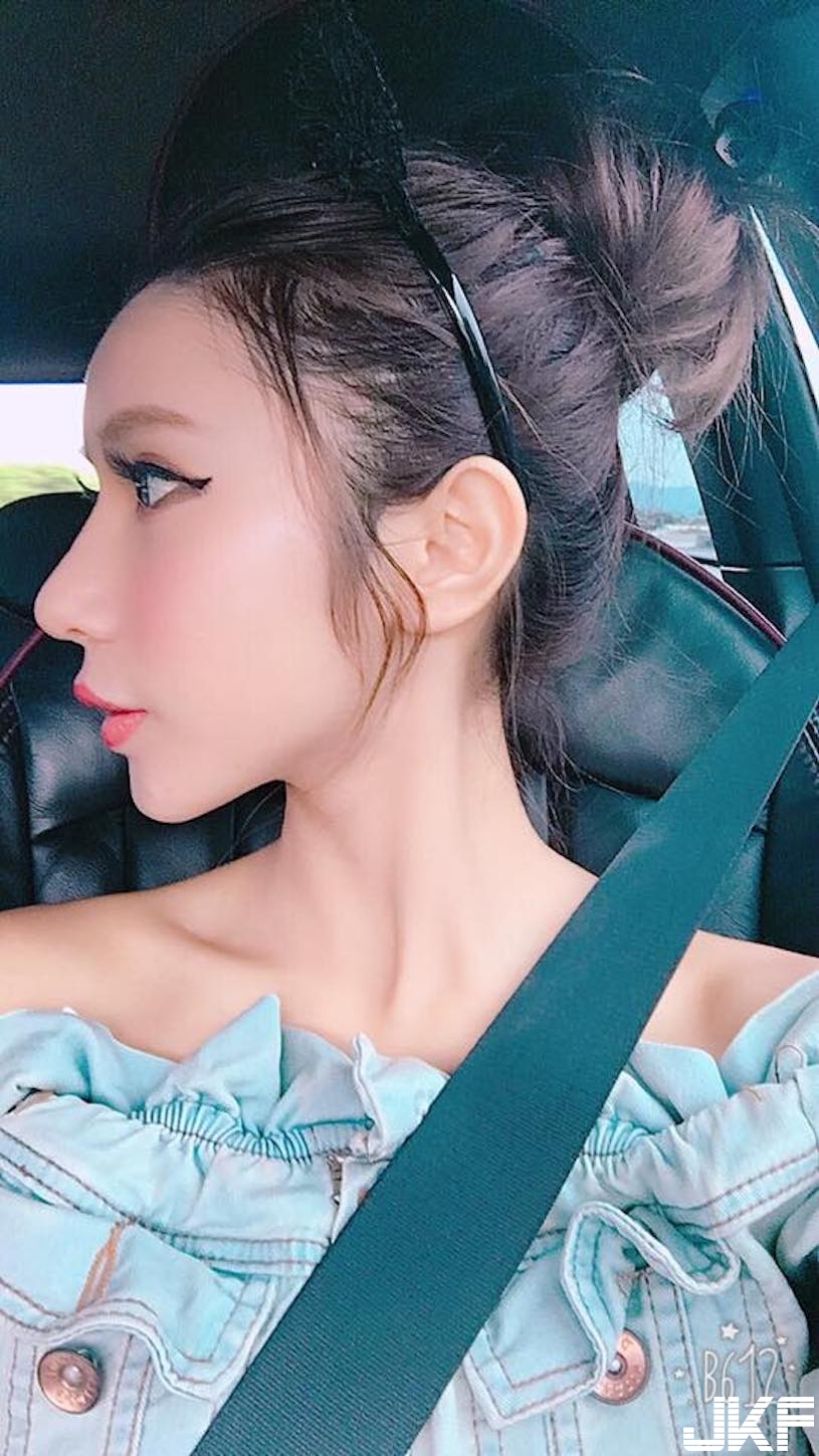 超美乳小隻馬「泳池濕身」！30E豪乳池邊「濕濡摩擦」比基尼快要撐不住啦～