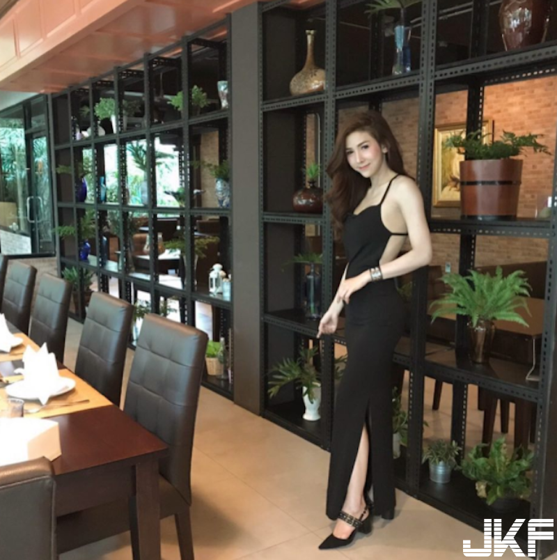 爆乳正妹「奶比狗頭大」！高顏值配上「洶湧乳量」原來就是路邊涼拌妹！