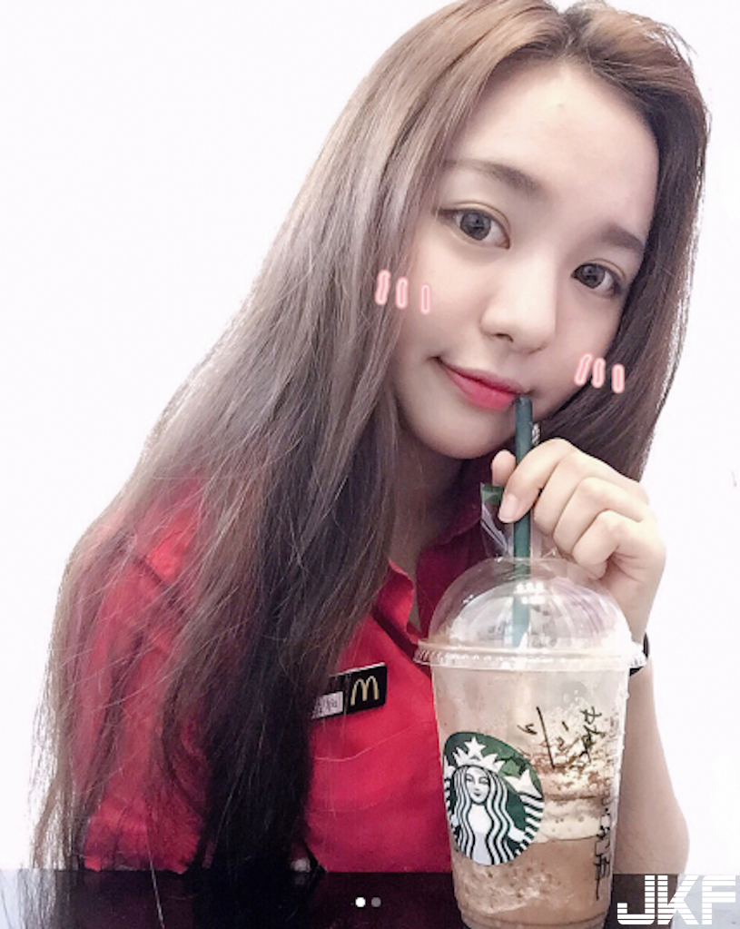 超胸麥當勞正妹！IG 只穿內衣就上鏡，網跪求她將正面轉過來&#8230;