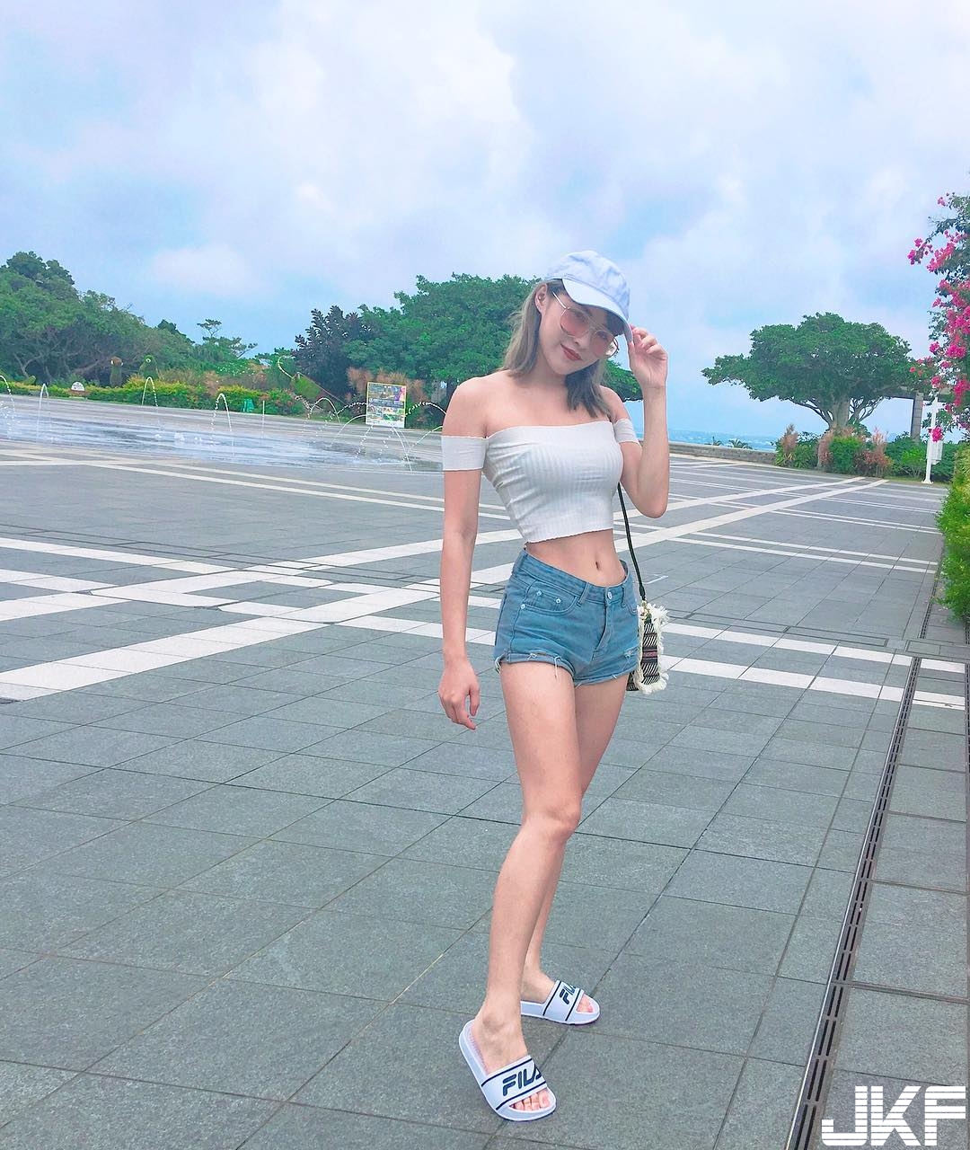 英文老師竟然是內衣麻豆！「猛爆身材」攻擊力太強！這要學生怎麼認真？