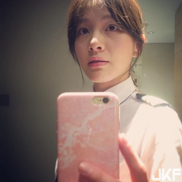 華航機長笑起來打趴一票空姐！不只空姐正連機長也狂：根本最正機長啦