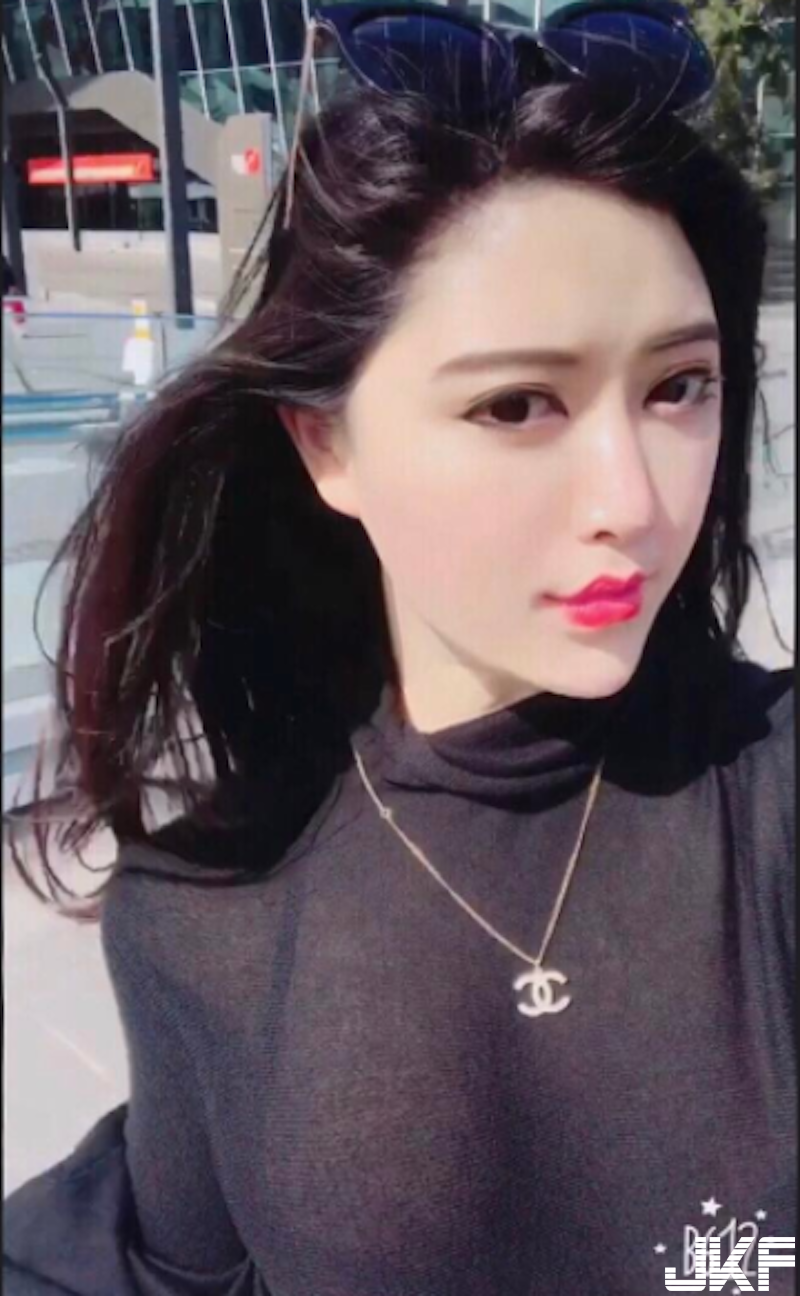 戶外踏青「曬奶奶」！低胸爆乳妹「雪白兩粒」搶盡鋒頭！IG 裡其他照片也曬好曬滿！